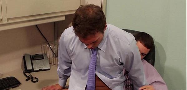  Officesex hunk fucked deeply at work